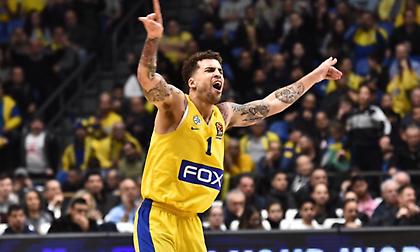 «Φλερτάρει» με Αρμάνι ο Γουίλμπεκιν