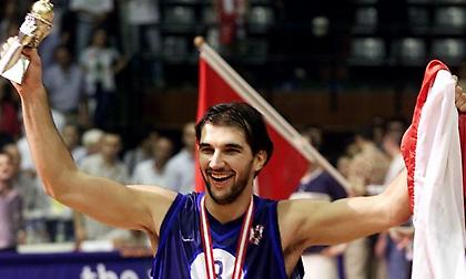 Στογιάκοβιτς: Οι αναμνήσεις από το Ευρωμπάσκετ 2001 και η αισιοδοξία για νέους θριάμβους