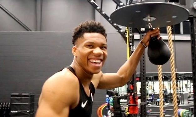 «Λιώνει» στο γυμναστήριο ο Γιάννης (video)