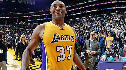 Ο Αρτέστ άλλαξα ξανά το όνομά του