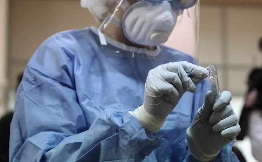 Τι αποκαλύπτουν οι νεκροψίες για τον κορωνοϊό - Οι άνθρωποι πέθαναν «από» ή «με» τον ιό;