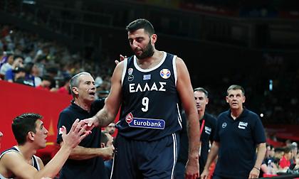 Δημοπρατήθηκε η φανέλα από την τελευταία εμφάνιση του Μπουρούση με την Εθνική