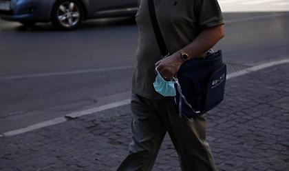 «Έπεσαν» τα πρώτα πρόστιμα των 150 ευρώ για μάσκες και τήρηση αποστάσεων