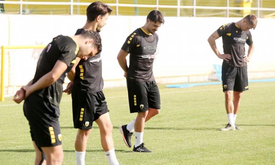 Η προσέλευση των παικτών της ΑΕΚ σε αποστάσεις ασφαλείας (video)