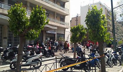 Απίστευτη ουρά έξω από φαρμακείο του ΕΟΠΥΥ στους Αμπελόκηπους (pic)