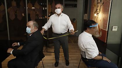 Έβγαλαν μεζούρες για τους χώρους εστίασης Γεωργιάδης – Καραθανάσης (pics)