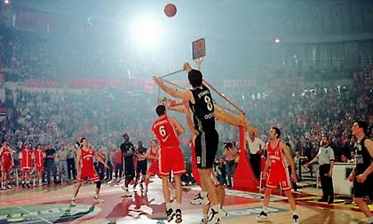 Σαν σήμερα ο Πέτζα έβαζε τέλος στην κυριαρχία του Ολυμπιακού στο ελληνικό μπάσκετ (video)
