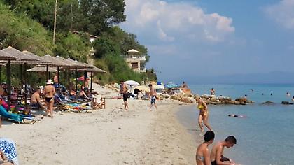 Παραλίες: Μεταδίδεται ο κορωνοϊός από την άμμο και τη θάλασσα; - Τι απαντούν ειδικοί