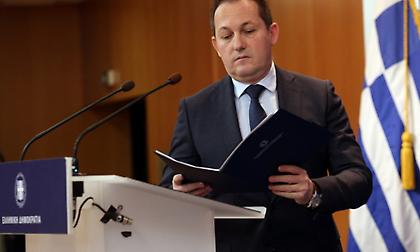 Πέτσας για υπαίθρια πάρτυ: Οι δήμοι μπορούν να ζητούν την συνδρομή της κυβέρνησης