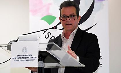 Συναδινός για την επικήρυξη των δημοσιογράφων: «Θλιβερή αντίδραση του υφυπουργού»