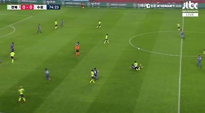 Πρώην παίκτης του ΠΑΟΚ αποβλήθηκε στην πρεμιέρα του πρωταθλήματος της Ν. Κορέας (video)