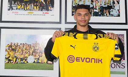 Ανανέωσε με τον Κόλινς η Ντόρτμουντ
