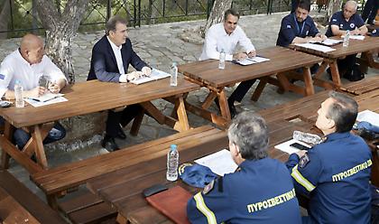 Μητσοτάκης σε Πυροσβεστική: Η αποφυγή συνωστισμού είναι ευθύνη των πολιτών
