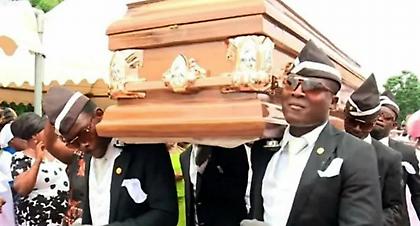 Ευρηματικό πρωτοσέλιδο γαλλικού περιοδικού αφιερωμένο στο ποδόσφαιρο με... coffin dance