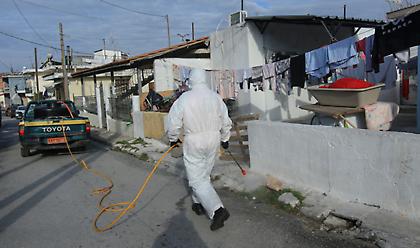 Κορωνοϊός: Μεγάλη επιχείρηση σε οικισμό στη Λάρισα με εντολή Χαρδαλιά