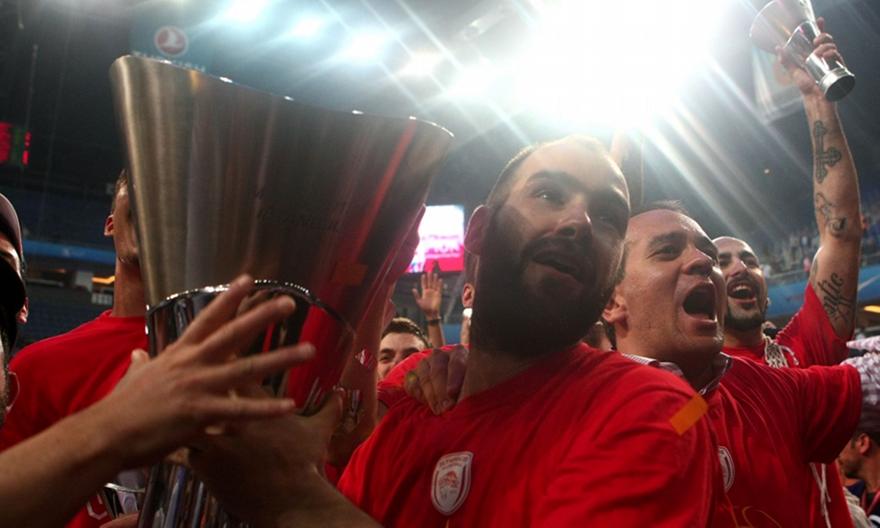 Σπανούλης: «Ανατριχίλα να κρατάς το τρόπαιο της Ευρωλίγκας»