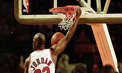Τα throwback καρφώματα του Τζόρνταν μετά από χαμένες βολές! (video)