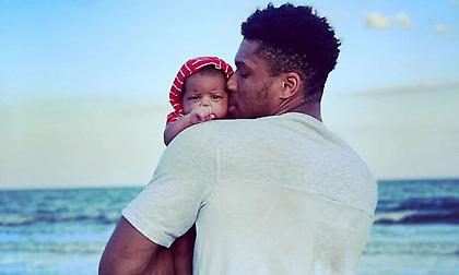 Το μήνυμα λατρείας του Γιάννη στον γιο του (pic)