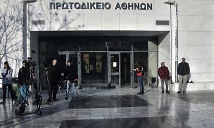Σε κλίμα έντασης η δίκη Τοπαλούδη - Παραμένει στη θέση της η εισαγγελέας