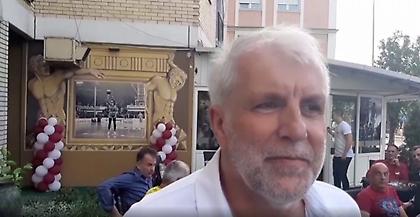 Περιποιήθηκε το μούσι και πήγε στα εγκαίνια του «Ζοτς Καφέ» ο Ομπράντοβιτς (video)