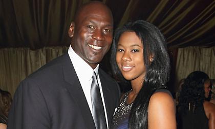 Η κόρη του Τζόρνταν… γκούγκλαρε για να δει γιατί τόση φασαρία για τον πατέρα της (video)