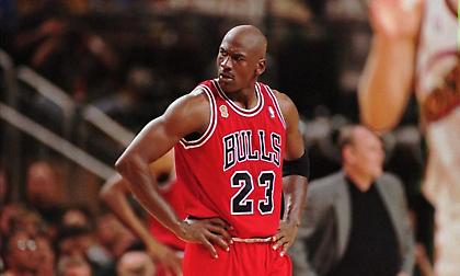 NBA: Έτσι θα ήταν οι σταρ του παρελθόντος με τις μοντέρνες φανέλες (photos)