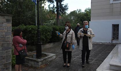 Άνοιξαν οι εκκλησίες: Με πιστούς, περιορισμούς και αποστάσεις οι λειτουργίες