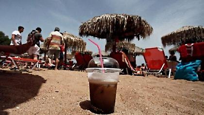 «Στρώσε εδώ στο αλμυρίκι»: 5 ατάκες που αν τις λες στο μπάνιο, είσαι σπάγγος