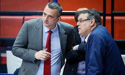 Διέψευσε τις φήμες για συζητήσεις του Ερυθρού Αστέρα με τον Ράντονιτς ο Ραζνάτοβιτς