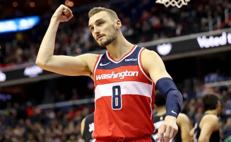 Η «πράσινη» λίστα: Δύο ψηλοί που «γκρεμίζουν» μπασκέτες και ο νέος Μάικ Τζέιμς