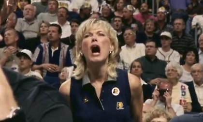 Εντόπισαν την οπαδό που έβριζε τον Τζόρνταν: «Ήταν τόσο… κουλ, κούνησε το κεφάλι και χαμογέλασε»