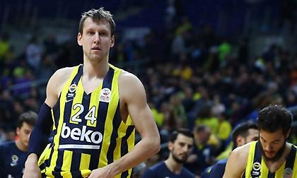 Βέσελι«Ακόμα θυμάμαι το καλάθι του Τσίλντρες – Δεν άξιζα να είμαι στην ομάδα της δεκαετίας»