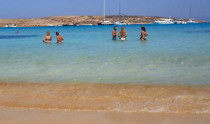 Στην 2η θέση παγκοσμίως η Ελλάδα σε Γαλάζιες σημαίες - Η λίστα με τις ακτές