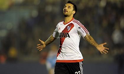 Ο Σκόκο βάζει γκολάρες και… στην αυλή του σπιτιού του! (video)