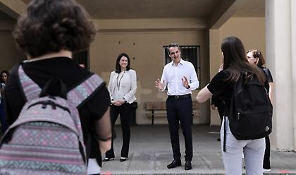 Την Κυριακή η κρίσιμη τηλεδιάσκεψη υπό τον Μητσοτάκη για τα δημοτικά 