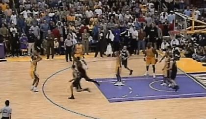 ΡΕΤΡΟ: Το αξέχαστο buzzer beater του Ρόμπερτ Χόρι κόντρα στους Κινγκς το 2002! (video)