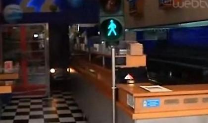 Φανάρι σε σουβλατζίδικο στη Θεσσαλονίκη για αποστάσεις και μενού με Τσιόδρα- Χαρδαλιά (video)