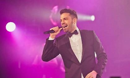 Κουίζ: Μπορείς να βρεις τον στίχο που λείπει σε 10 πασίγνωστα τραγούδια;