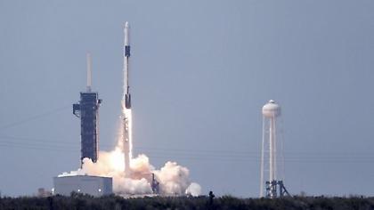 SpaceΧ: Εκτοξεύθηκε η επανδρωμένη αποστολή προς τον Διεθνή Διαστημικό Σταθμό (vid)