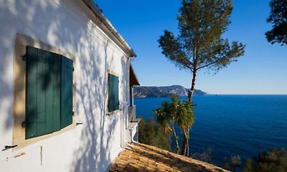 Ξεχάστε το Airbnb: Η νέα τάση διακοπών που κάνει θραύση το φετινό καλοκαίρι