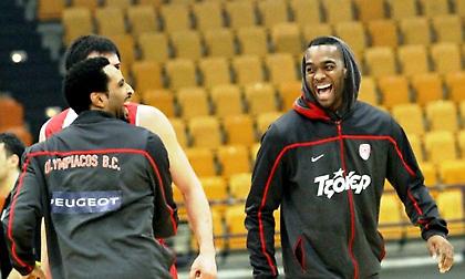 Τζος Πάουελ: «Δεν υπάρχει καλύτερη ατμόσφαιρα από αυτή στο Ολυμπιακός-Παναθηναϊκός»