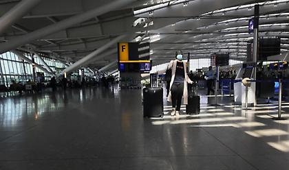 Κατατίθεται το νομοθέτημα της καραντίνας σε Βρετανία -Ενδείξεις για εξαιρέσεις από Ιούλιο