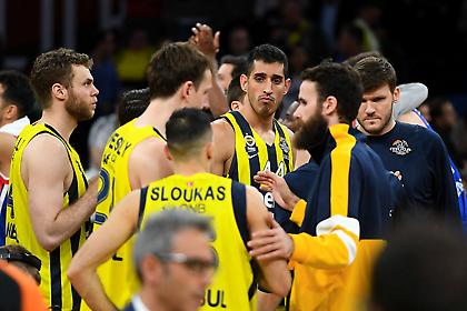 Πλήρωσε δύο μισθούς η Φενέρ, συζητά για μειώσεις