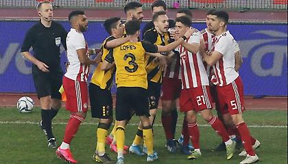 Η «αυτοκτονία» του Ολυμπιακού, η «κόντρα» Ολιβέιρα-Αραούχο και το... κεφάλι στον ΠΑΟΚ