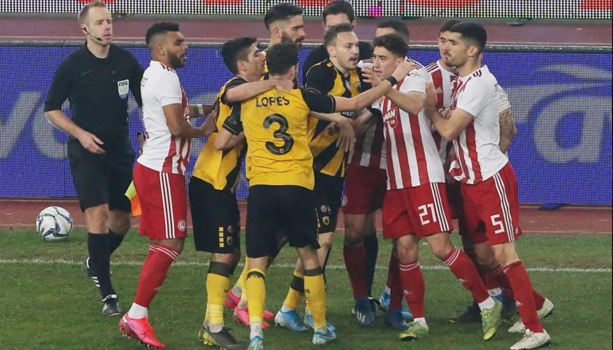 Η «αυτοκτονία» του Ολυμπιακού, η «κόντρα» Ολιβέιρα-Αραούχο και το... κεφάλι στον ΠΑΟΚ