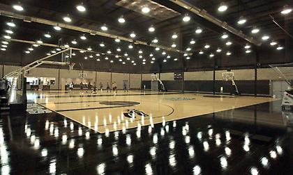 Μόνο οι Σπερς δεν έχουν ανοίξει τις εγκαταστάσεις τους!