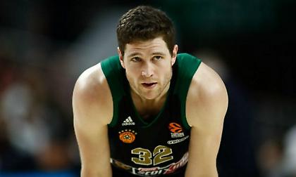 Τζίμερ Φρεντέτ: Σκοράρει από το… σπίτι του με παιδική μπάλα σε μικρή μπασκέτα (Video)