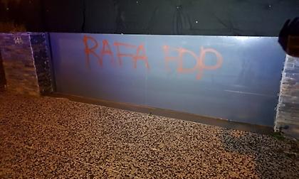 Μετά τις πέτρες στο πούλμαν, βανδαλισμοί σε σπίτια παικτών της Μπενφίκα! (pics)