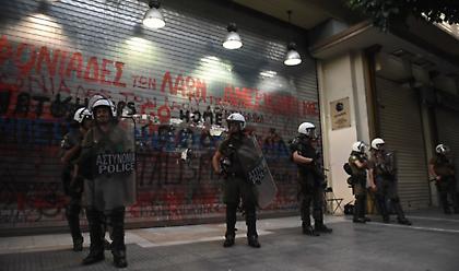Νέα ένταση στο κέντρο της Αθήνας μετά την πορεία για τον Τζορτζ Φλόιντ