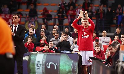 Μπαρτζώκας: «Θέλω να μείνει στον Ολυμπιακό ο Βεζένκοβ»